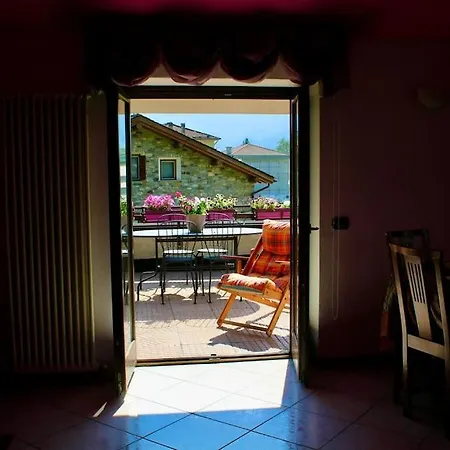 Ampia Casa Con Terrazze Panoramiche Vista Alpi